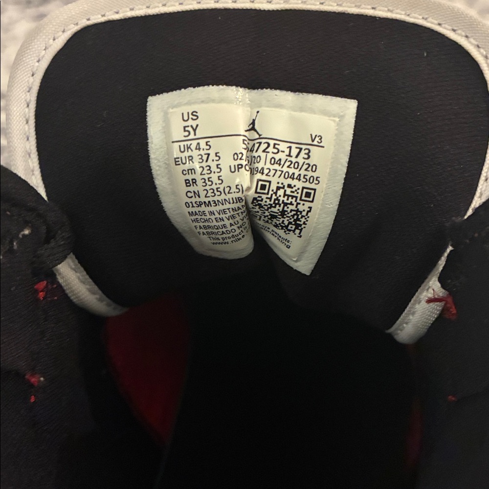 Jordan 1 retro mid Chicago (2020) size 5 youth - Picture 3 of 6